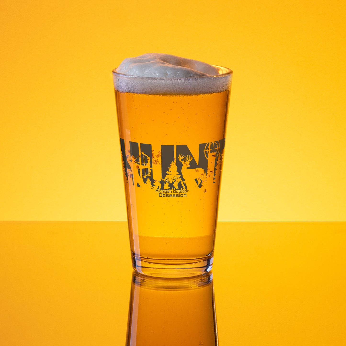 MOO HUNT Shaker pint glass